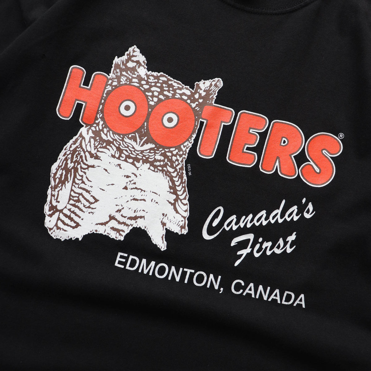 Hooters Delightfully Tacky Graphic Tee - 2000s (L)