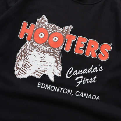 Hooters Delightfully Tacky Graphic Tee - 2000s (L)