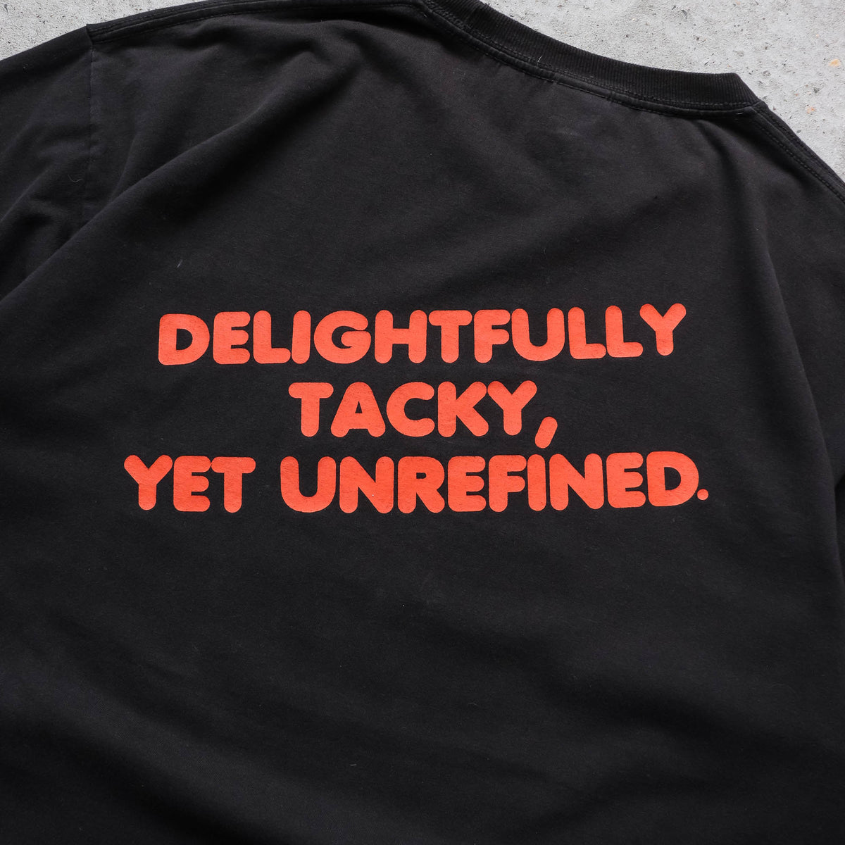 Hooters Delightfully Tacky Graphic Tee - 2000s (L)
