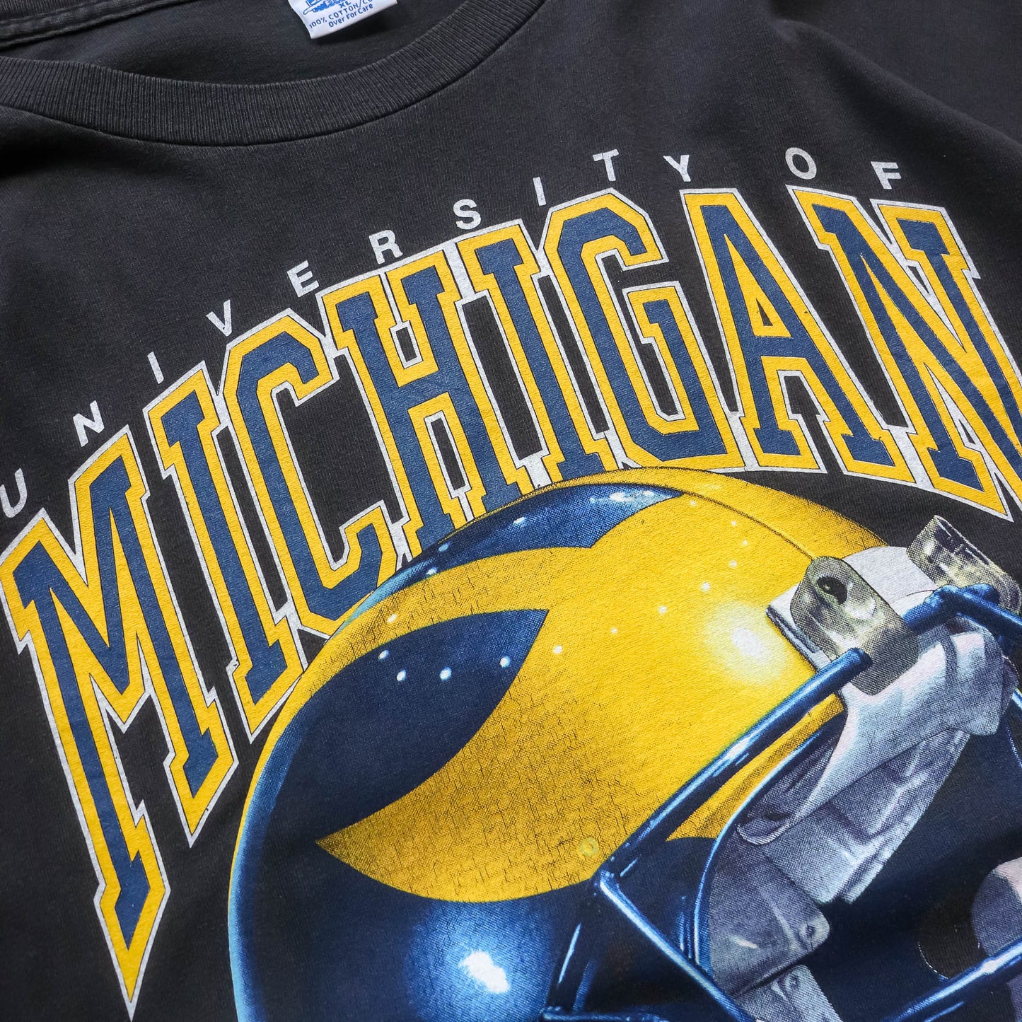 Michigan Wolverines NCAA Salem Helmet Tee - 1992 (XL)
