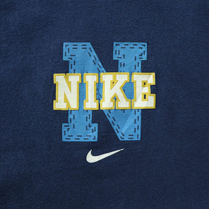 Nike Spellout Graphic Tee – 90s (L)