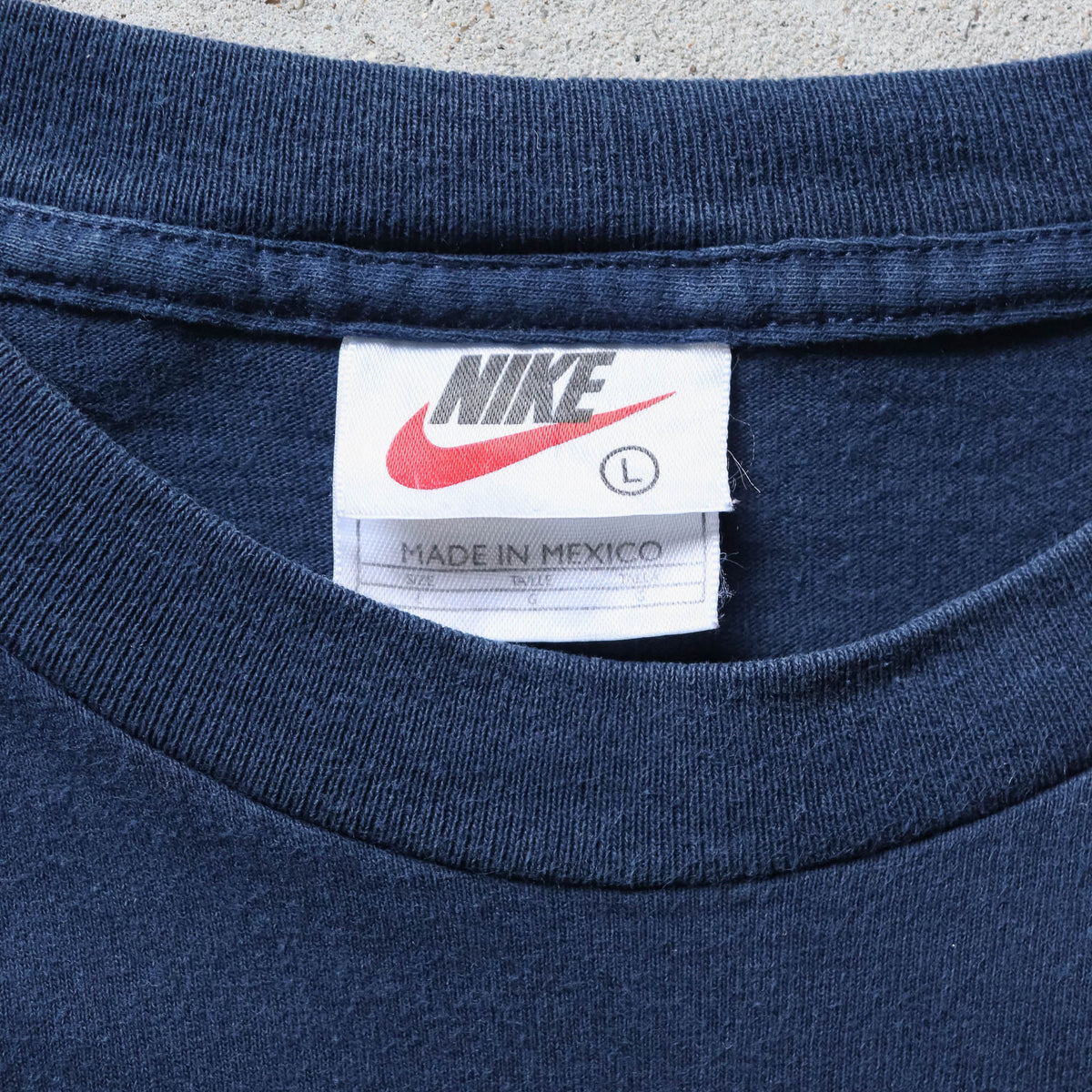 Nike Spellout Graphic Tee – 90s (L)