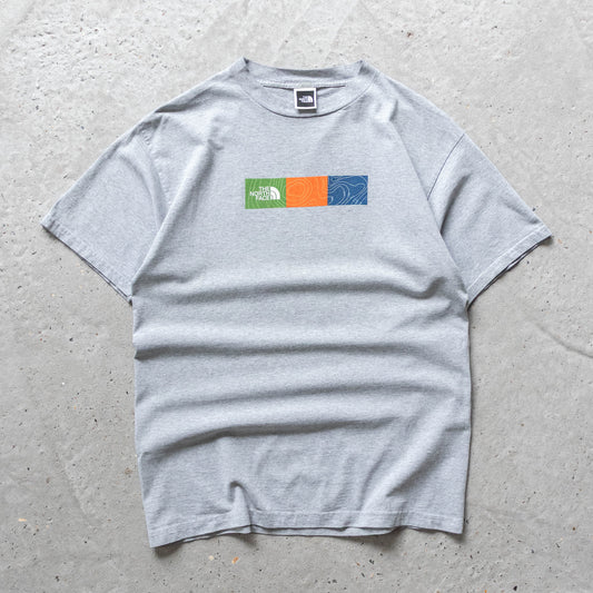 The North Face Topographic Logo Tee – 90s (L)