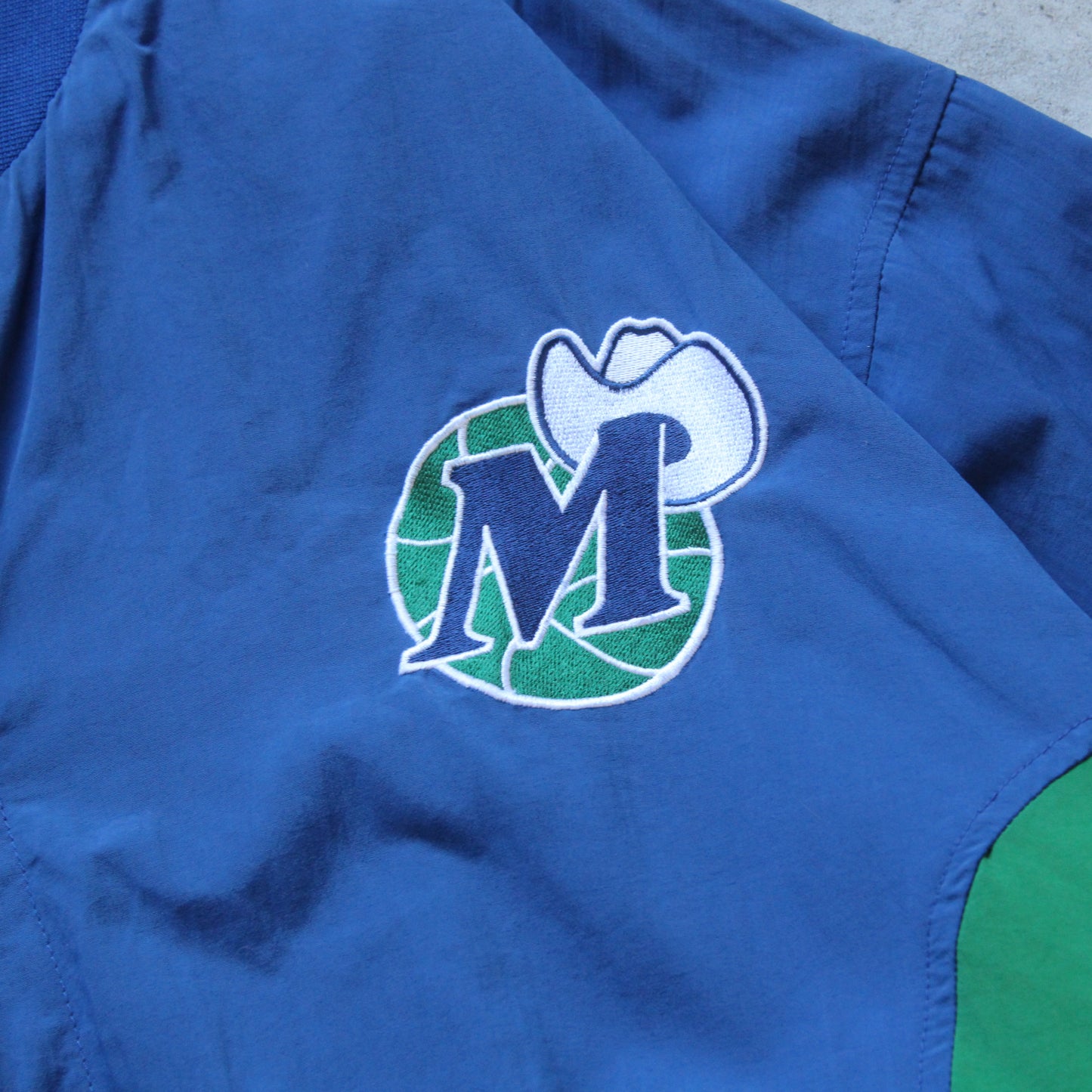 Vintage 90s Nike Dallas Mavericks NBA Jacket - M