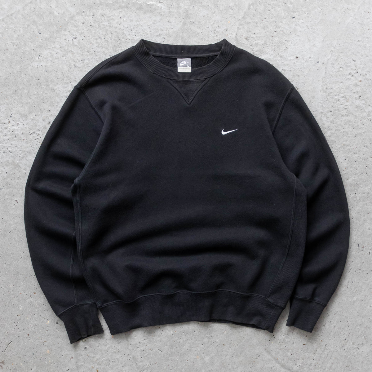 Nike Mini Swoosh Embroidered Sweatshirt – 2000s (L)