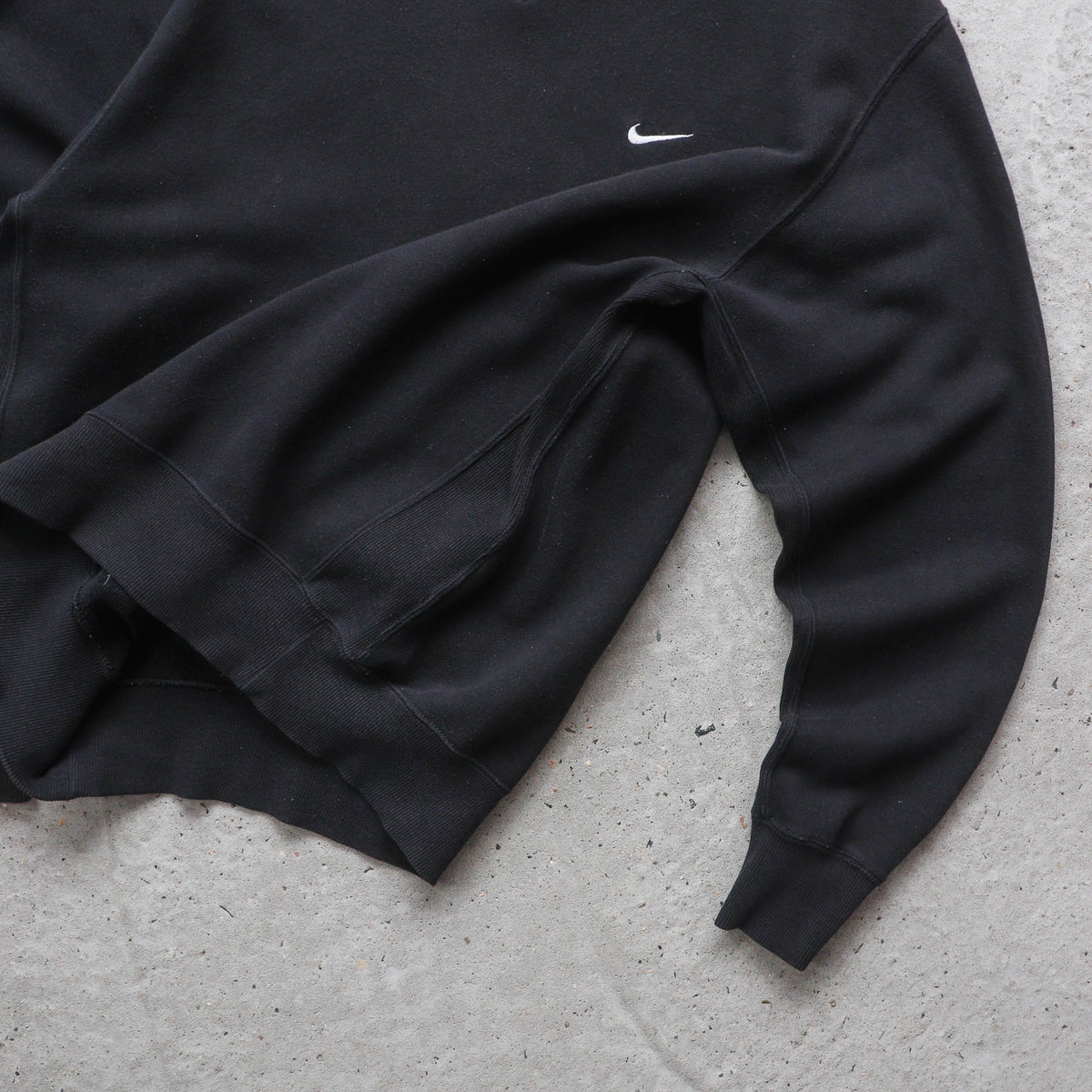 Nike Mini Swoosh Embroidered Sweatshirt – 2000s (L)
