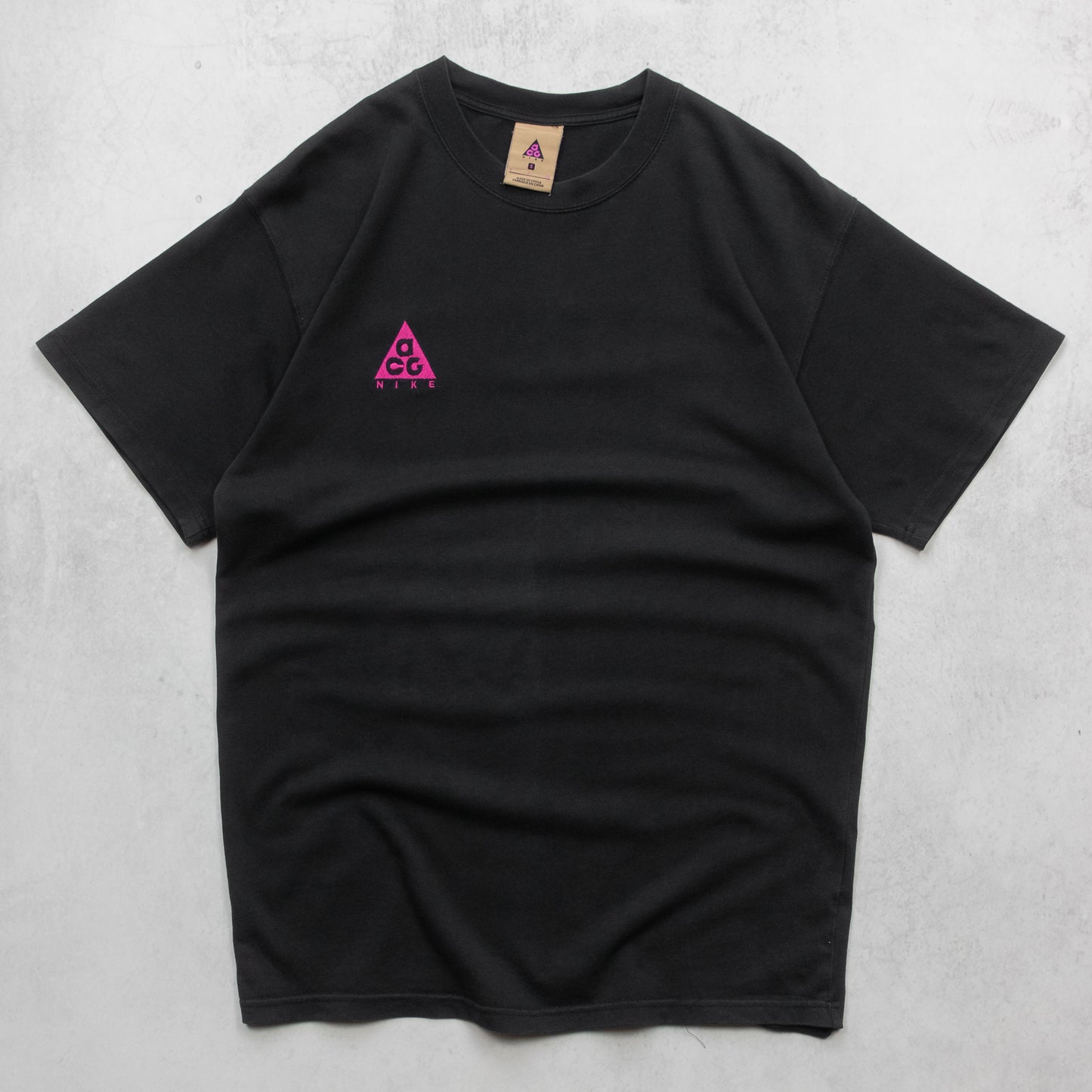 Nike ACG Embroidered Logo Tee - S