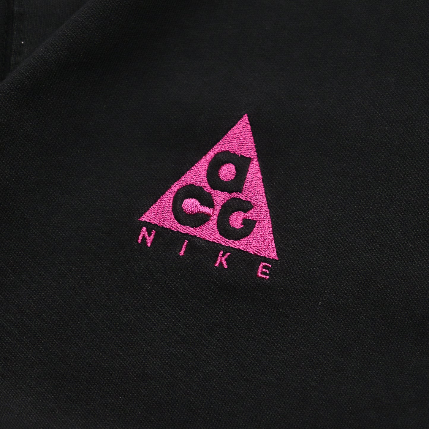 Nike ACG Embroidered Logo Tee - S