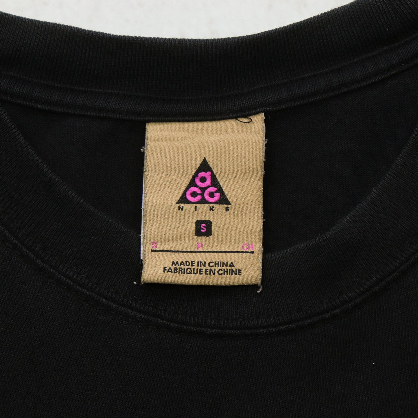 Nike ACG Embroidered Logo Tee - S