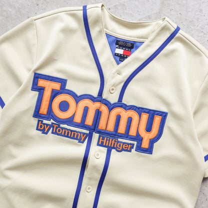 Tommy Hilfiger Spellout Baseball Jersey – 90s (M)