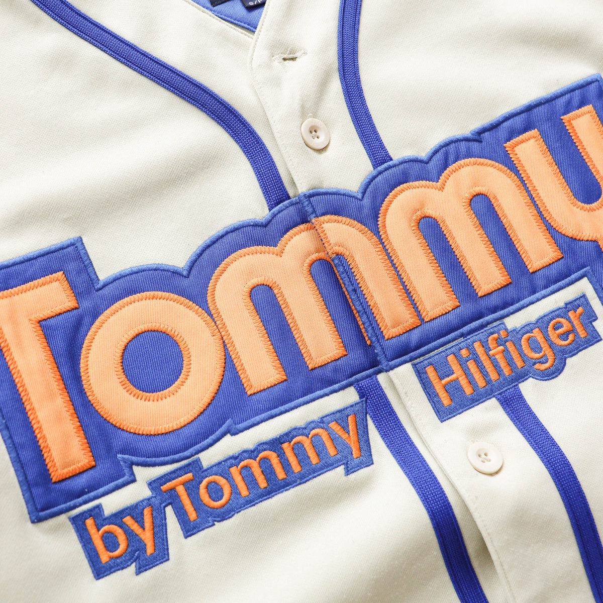 Tommy Hilfiger Spellout Baseball Jersey – 90s (M)