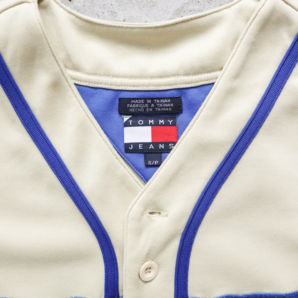 Tommy Hilfiger Spellout Baseball Jersey – 90s (M)