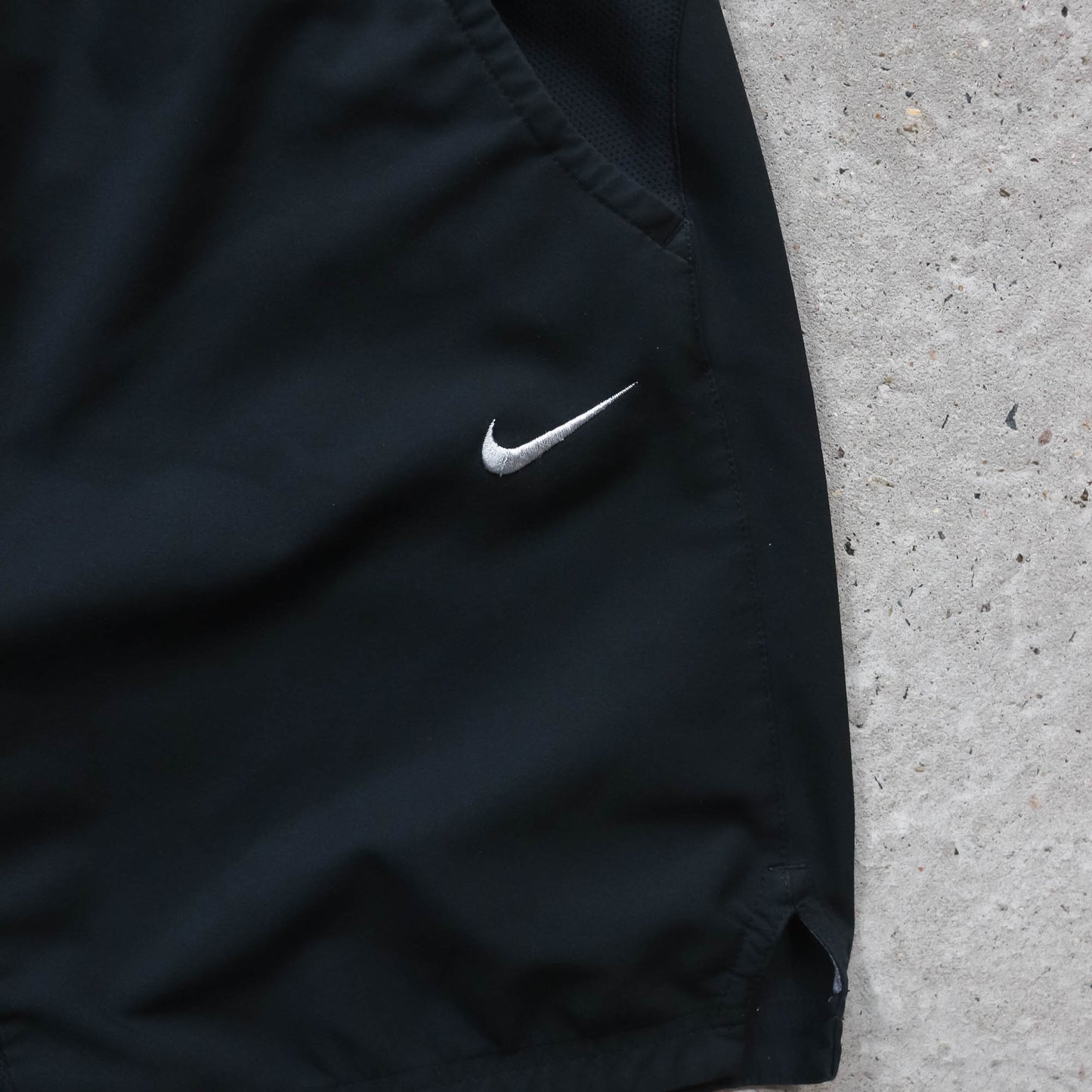 Vintage Nike Mini Swoosh Training Shorts - 2000s (L)