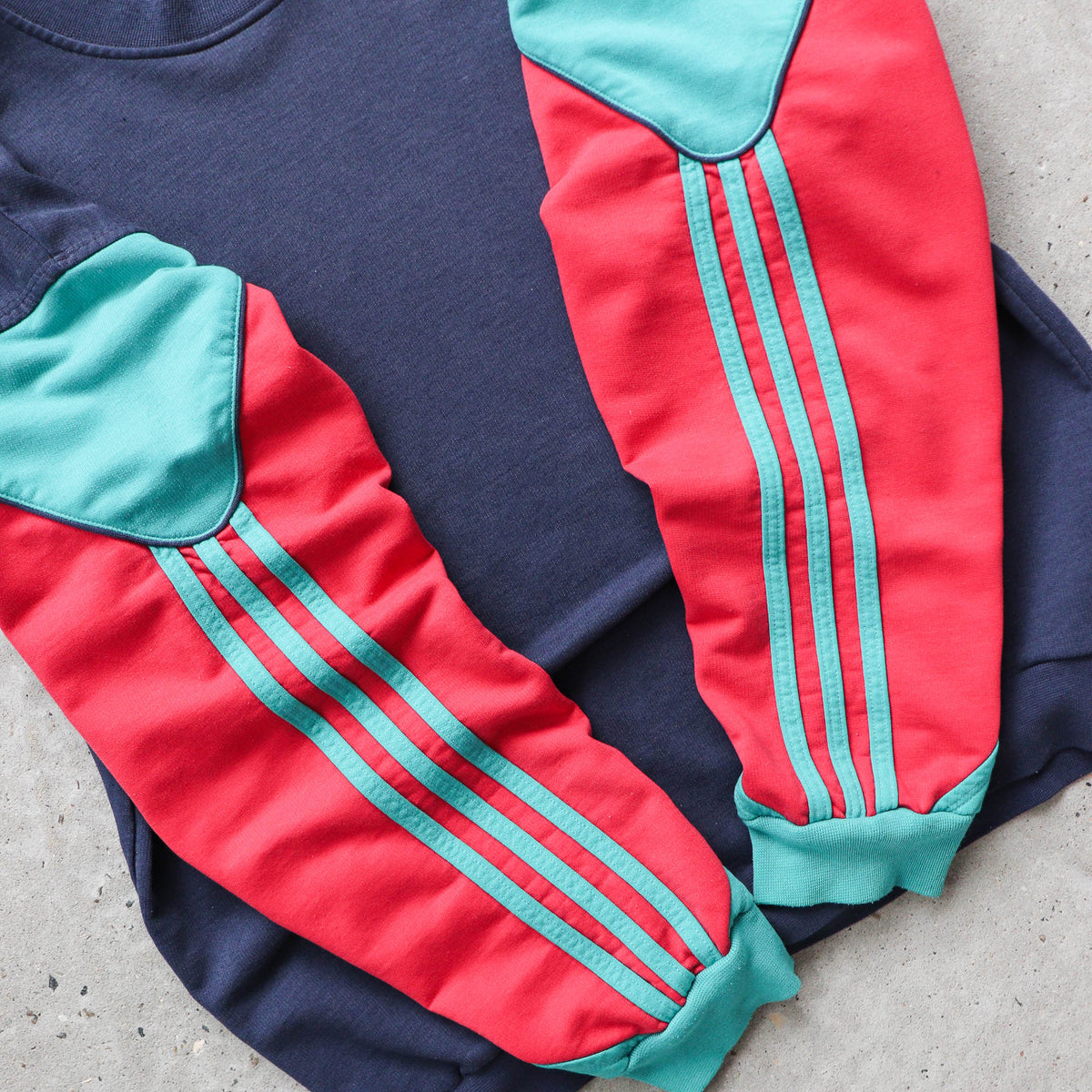 Adidas Colour Block Spellout Sweatshirt – 90s (S)