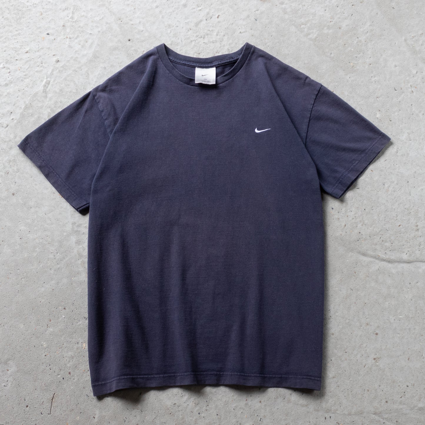 Vintage 2000s Nike Mini Swoosh Tee - M