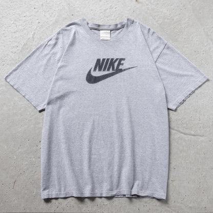 Vintage 2000s Nike Swoosh Tee - L