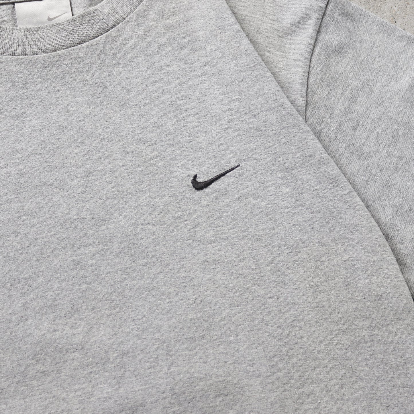 Vintage 2000s Nike Mini Swoosh Tee - S