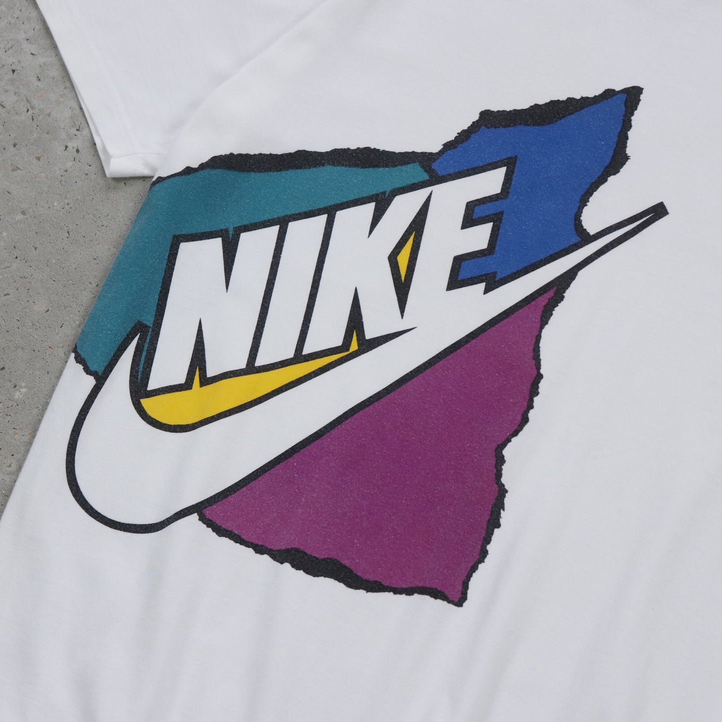 Vintage 90s Nike Graphic Tee - L