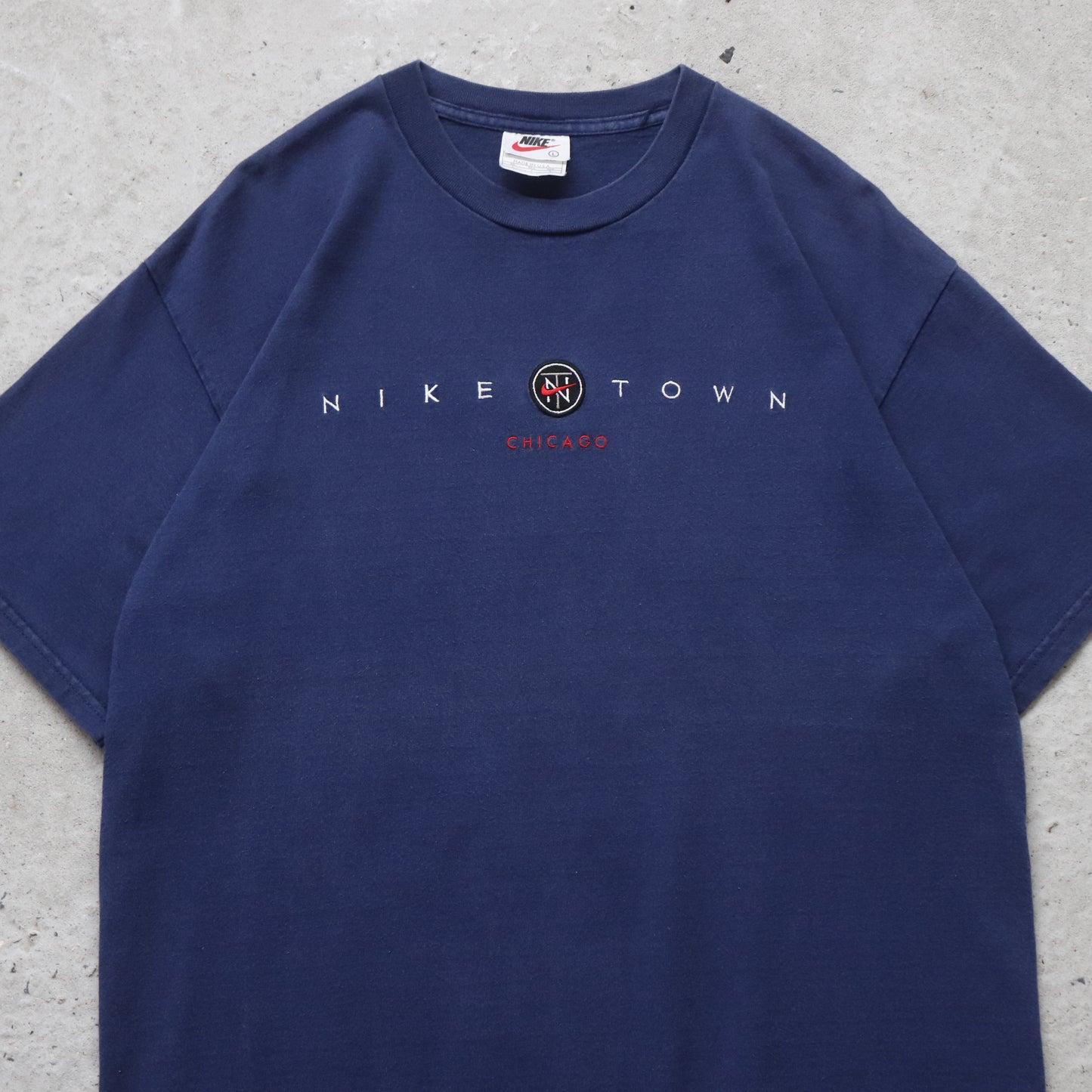 Vintage 90s Nike Town Chicago Tee - L